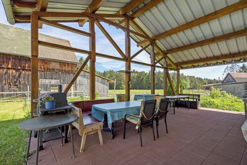 Ferienwohnung Weiden" mit gemeinsamer Terrasse, Balkon und WLAN