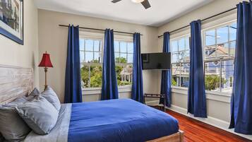 2 bedrooms, desk, iron/ironing board, travel crib