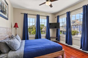 2 Schlafzimmer, Schreibtisch, Bügeleisen/Bügelbrett, Reisekinderbett