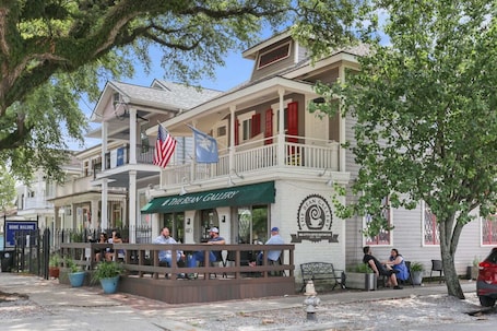 Exterior. Locals Favorite |Mid City 1BR| Cafe+Streetcar Line