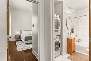 1 bedroom, iron/ironing board, travel crib, WiFi - Perfectly Located 1 Bedroom I Uptown - Magazine St (New Orleans)