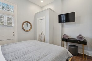 2 bedrooms, iron/ironing board, travel cot, WiFi