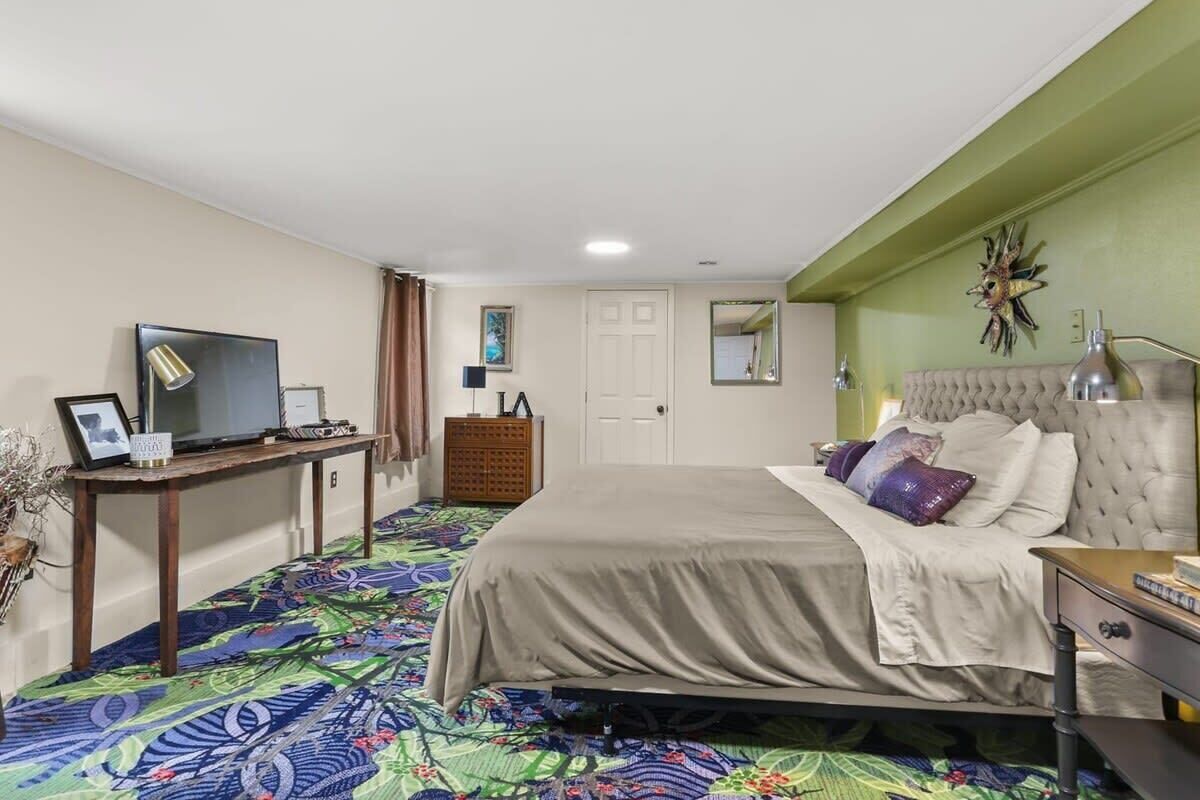 1 bedroom, iron/ironing board, travel crib, WiFi