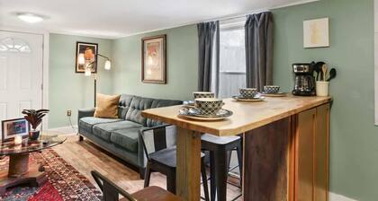 Quiet 1 bedroom with easy access to interstate!