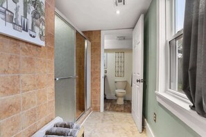 Shower, hair dryer, towels