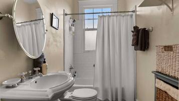 Shower, hair dryer, towels, shampoo