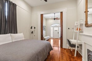 1 habitación, tabla de planchar con plancha, cuna de viaje y wifi 