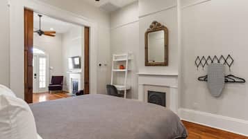 1 bedroom, iron/ironing board, travel cot, WiFi