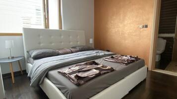 Villa (Five Bedroom Villa with Terrace and G) | 5 bedrooms, free WiFi