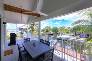 Outdoor dining - Boater's Paradise | 170' Waterfront | 30' Dockage | Ramrod Key Retreat (Ramrod Key)