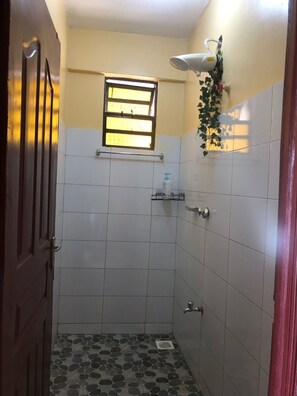 Bathroom - Lux Suites Airportview Apartments Kisumu (Kisumu)