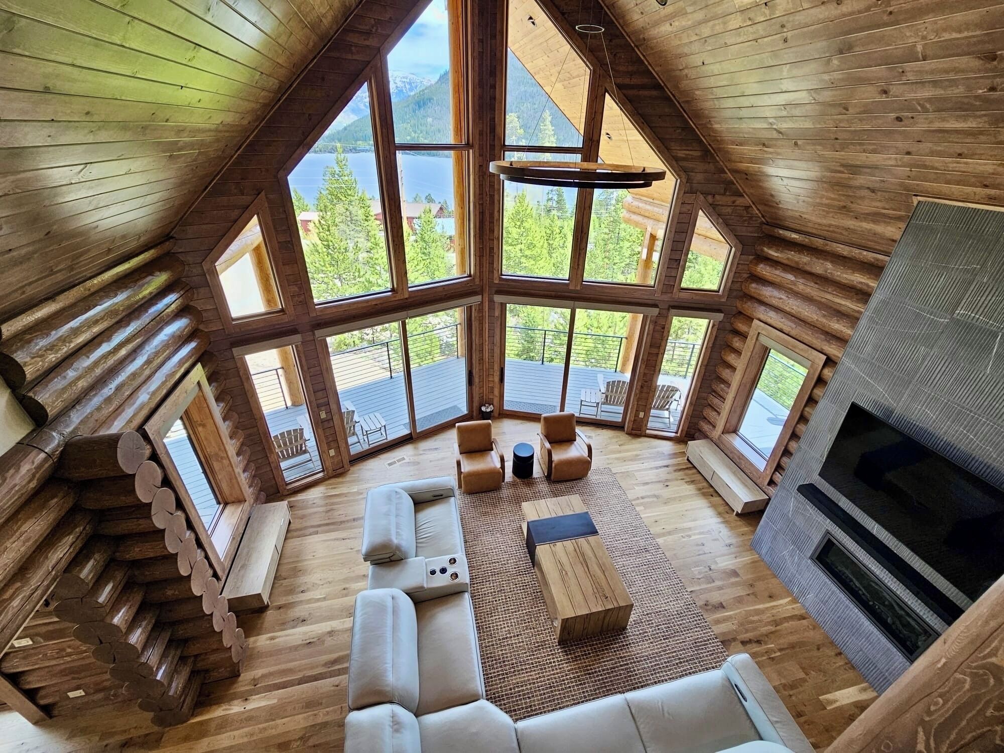 Smart TV, chimenea, videojuegos y libros 