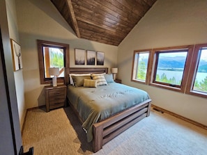 6 bedrooms, iron/ironing board, travel crib, free WiFi