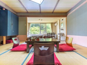Japanese Western Style Twin Room (10 Tatami-mats) | Free WiFi - Tabist Shiobaraonsen Kashiwaya Ryokan (Nasushiobara)