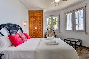 3 bedrooms, iron/ironing board, free WiFi, bed sheets