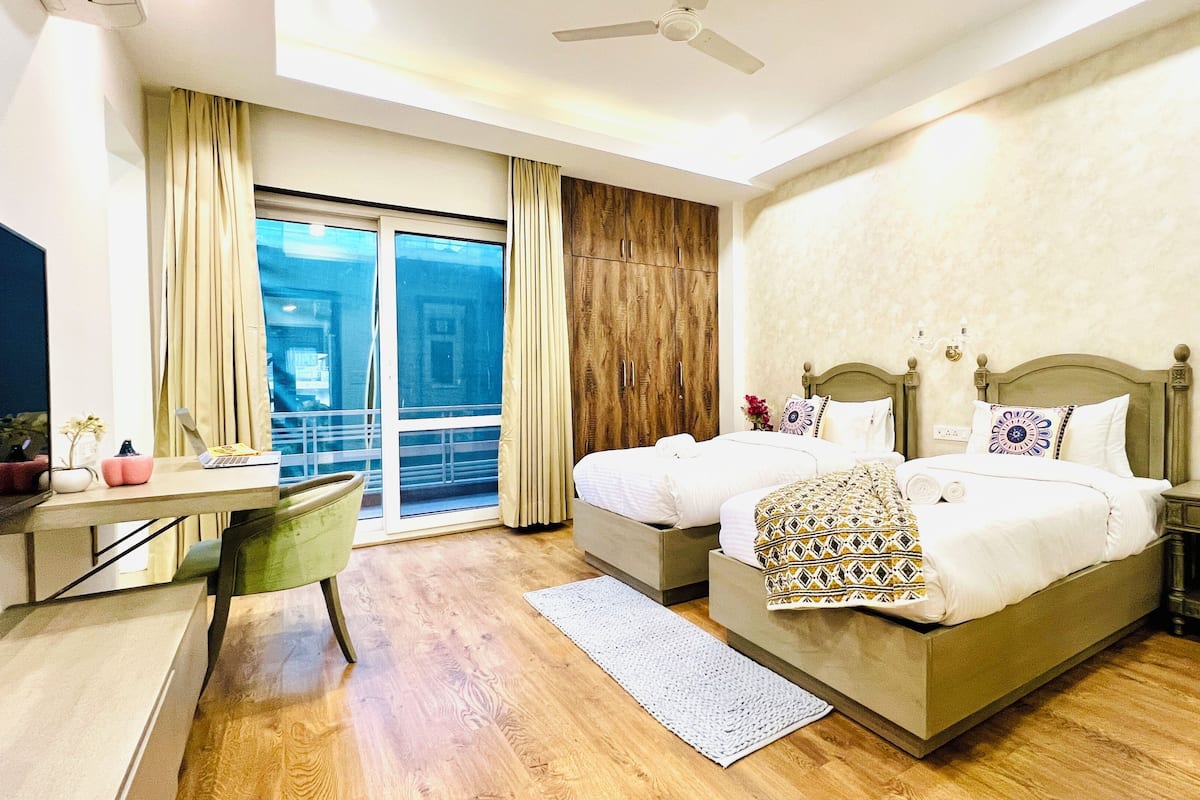 Appartamento Luxury, 3 camere da letto, angolo cottura | 3 camere, biancheria da letto di alta qualità, una scrivania