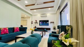 Interior - BluO Luxury Stay - Medicity - Balcony, Tub, TT (Gurugram)