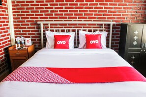 Standard Double Room | Free WiFi, bed sheets - Hotel O Villa Ciparay Indah Syariah (Garut)