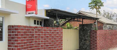 واجهة المنشأة