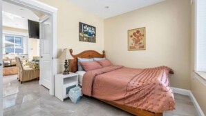 3 bedrooms, iron/ironing board, WiFi, bed sheets