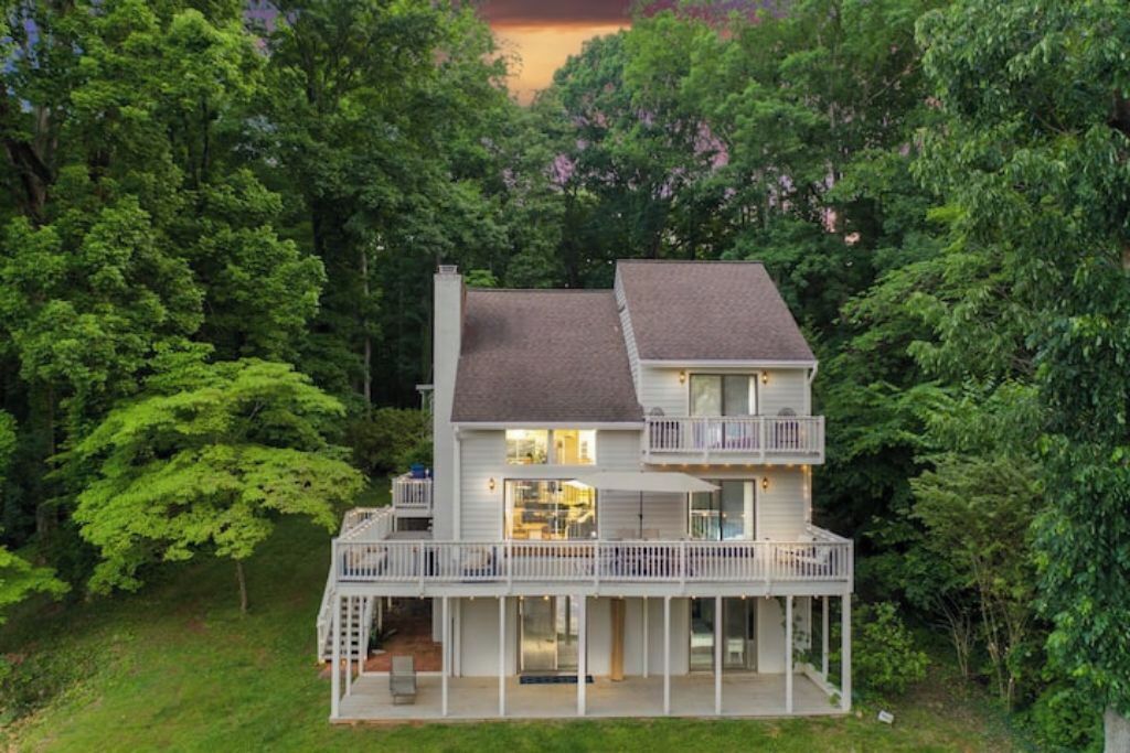 Family Friendly Water Front Home w/ Private Dock on Lake Norman  