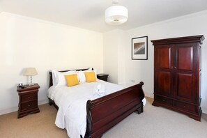 4 bedrooms, iron/ironing board, travel cot, WiFi