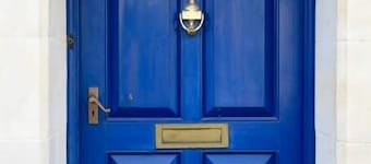 Spacious Townhouse, Private Parking, Central Wells
