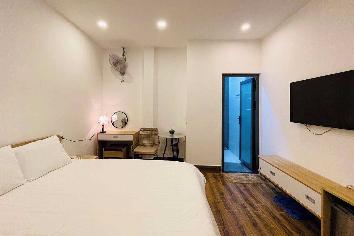 Basic Double Room Single Use, 1 Queen Bed, Non Smoking