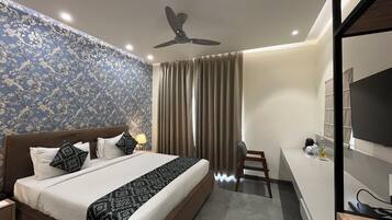 Habitación Deluxe | 1 habitación, caja de seguridad en la habitación y muebles diferentes