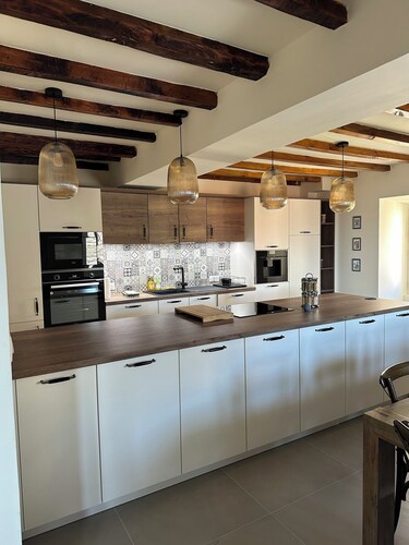 Charmante Maison Climatisée Avec Jardin, au Cœur D'un Village Corse