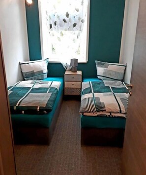 2 bedrooms, internet, bed sheets