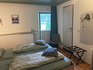 1 Schlafzimmer, Schreibtisch, WLAN, Bettwäsche