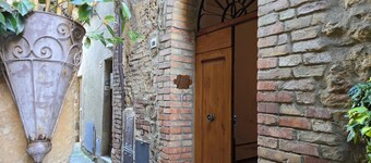 Cozy 2-bedroom apartment in the historic center, located in a quiet area.