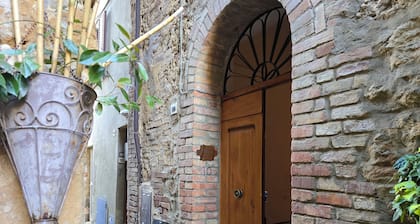 Cozy 2-bedroom apartment in the historic center, located in a quiet area.