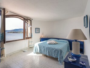 5 bedrooms, iron/ironing board, WiFi