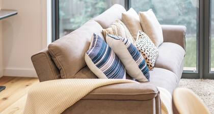 StayAU Stylish 4BR Home Ringwood