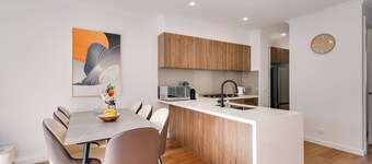 StayAU Stylish 4BR Home Ringwood