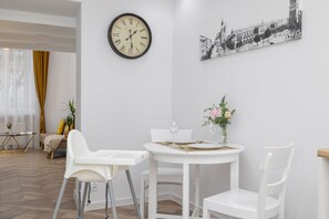 Estúdio, cozinha | Sala de estar