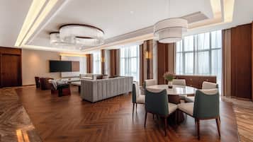 Presidential Studio Suite | In-room dining