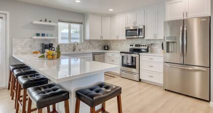 Shalimar of Tempe by AvantStay | Pool, Patio, Grill | Near Golf + Entertainment