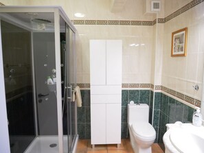 Hair dryer, towels - Vila Apostol - Splendid Oceanview Apartment near Porto de Mos Beach in Lagos.  (Lagos)
