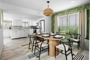 Dining - The Sunset Peak: Sleeps 18~Heated Pool~ Hot Tub (Phoenix)