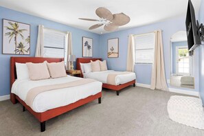 5 Schlafzimmer, Schreibtisch, Bügeleisen/Bügelbrett, Reisekinderbett