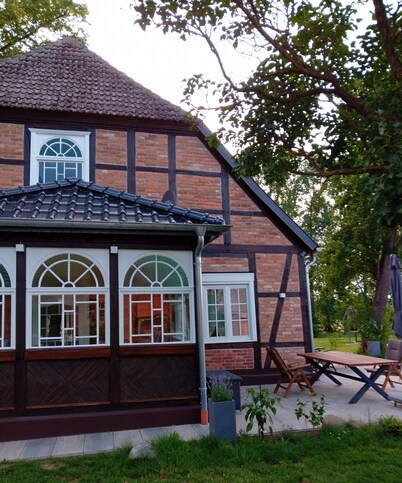 Historisches 5 Gutshaus am Fluss mit Panoramablick und Riesigem Grundstück