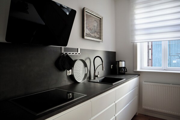 冰箱、微波炉、烤箱、炉灶