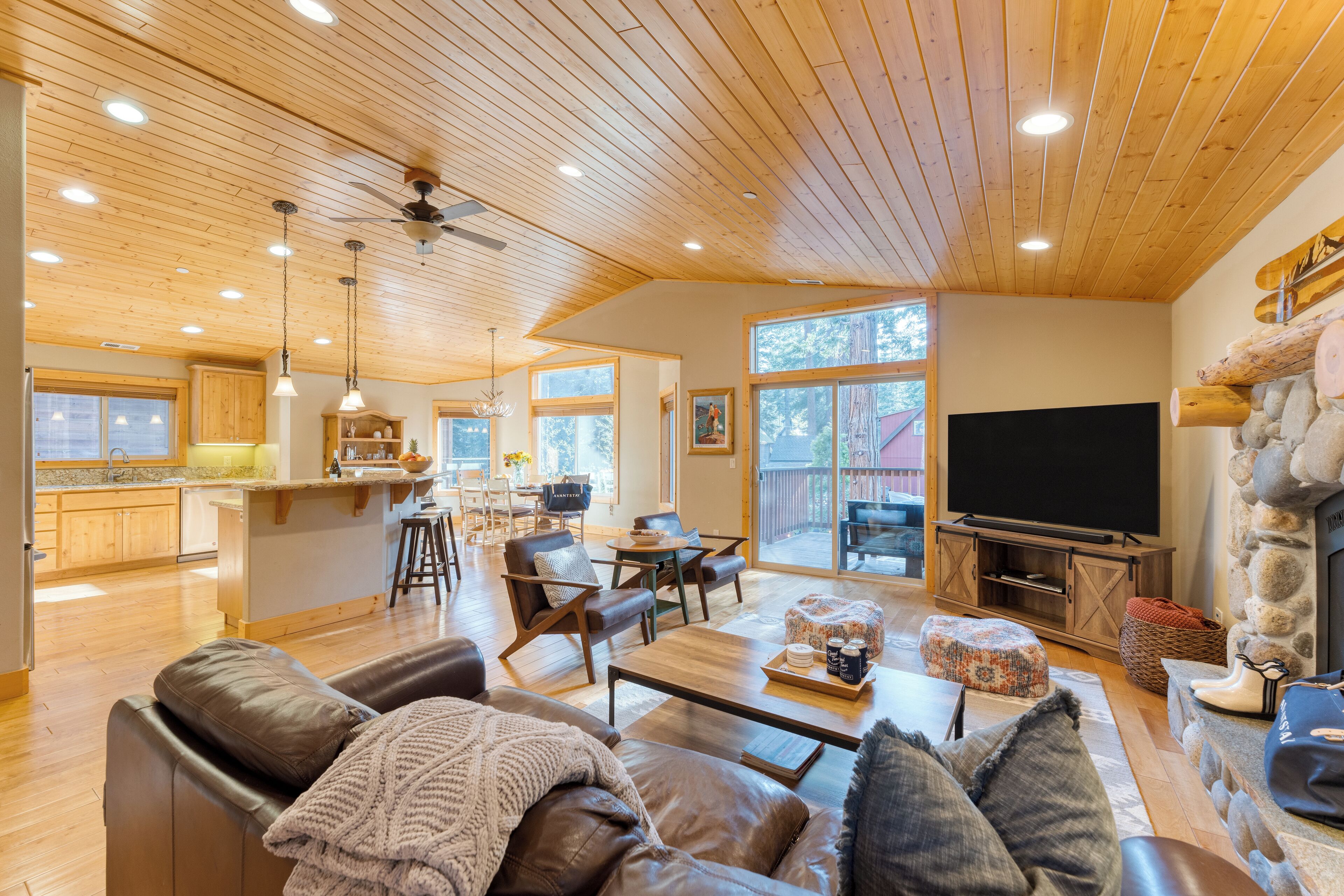 Smart TV, fireplace, ping pong