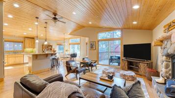 Smart TV, fireplace, ping pong