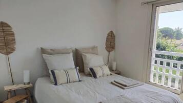 2 bedrooms, iron/ironing board, free WiFi