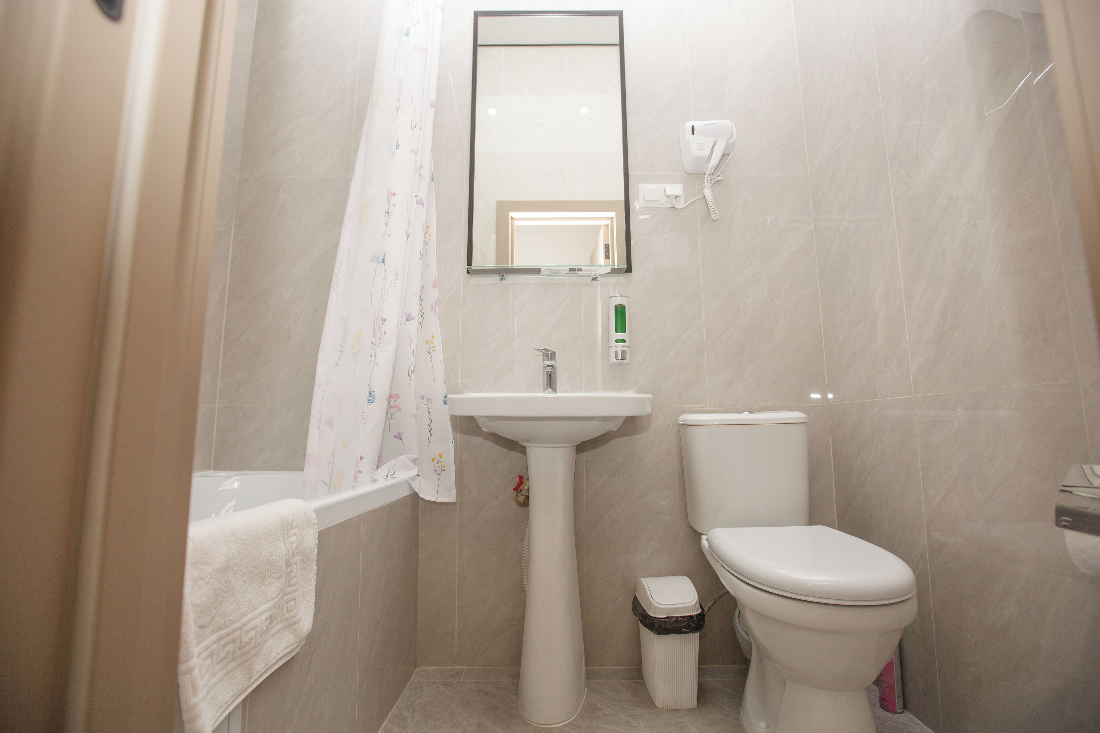 Comfort Single Room, City View | Bathroom | Hair dryer, slippers