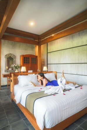 Premium bedding, in-room safe, individually decorated - Villa OMantra Home Bali (Sukasada)